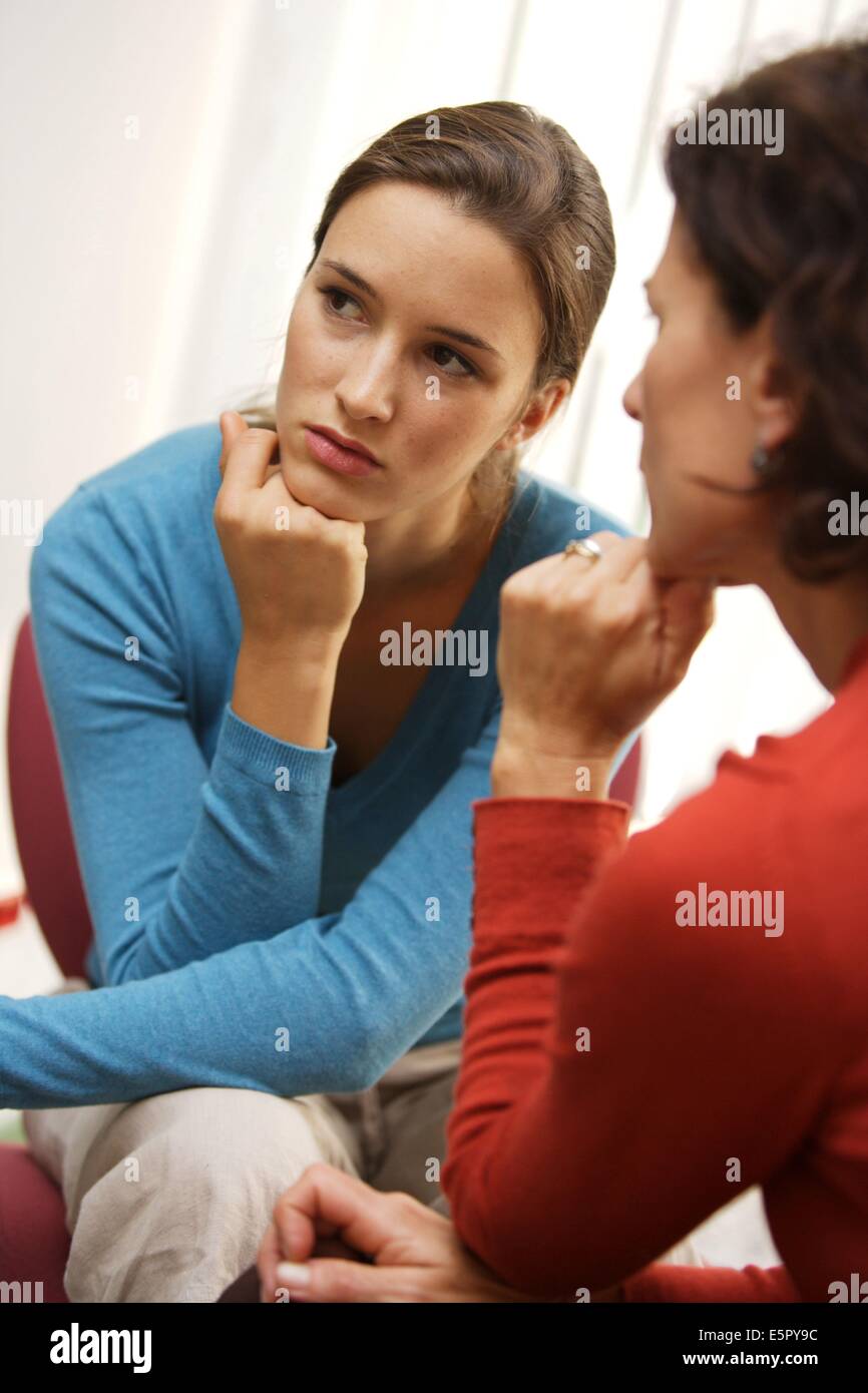 Zwei Frauen, die Argument. Stockfoto