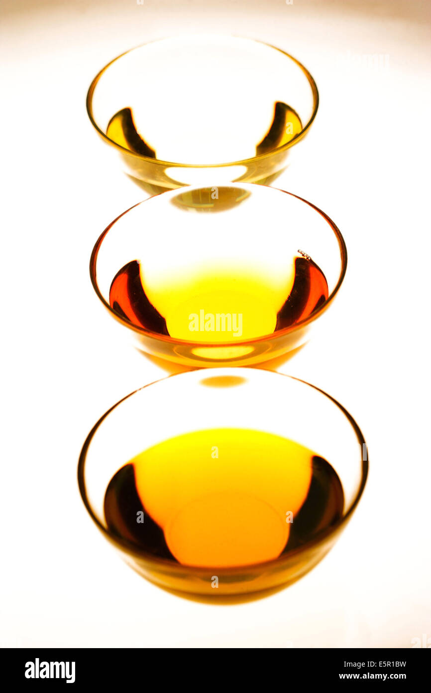 Olivenöl, Nüssen und Erdnüssen Öle. Stockfoto
