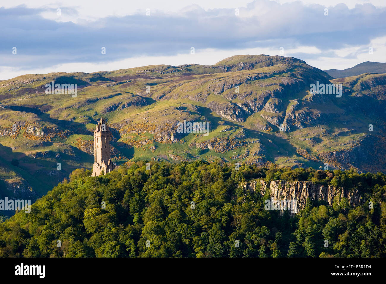 William Wallace Monument, Highlander-Helden aus dem 14. Jahrhundert, in der Nähe von Stirling, Schottland. Stockfoto
