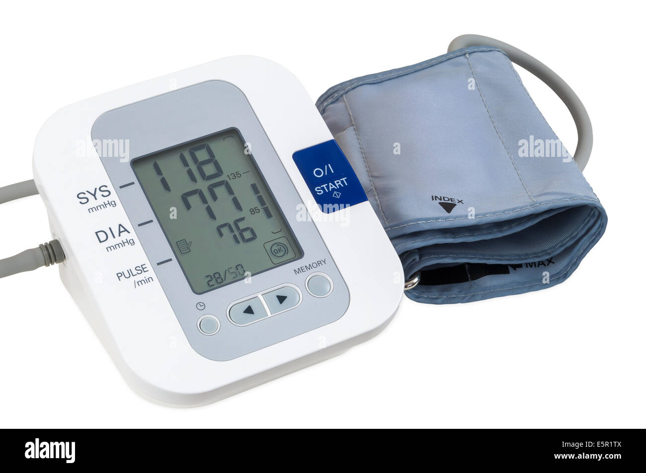 Digitales Blutdruckmessgerät isoliert auf weißem Hintergrund mit Beschneidungspfad Stockfoto