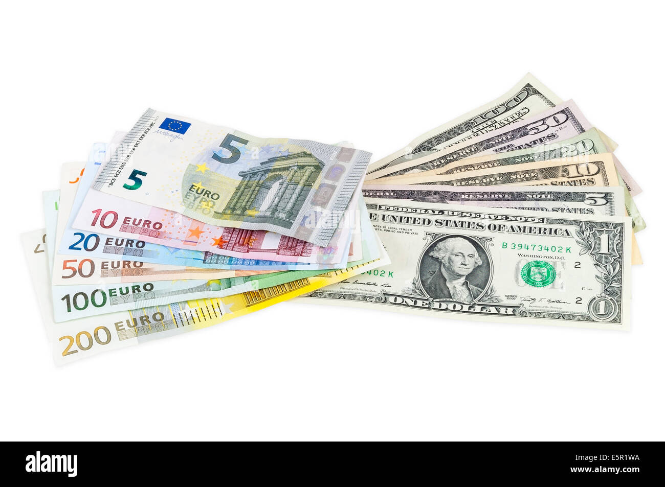 Dollar und Euro-Banknoten isoliert auf weißem Hintergrund mit Beschneidungspfad Stockfoto