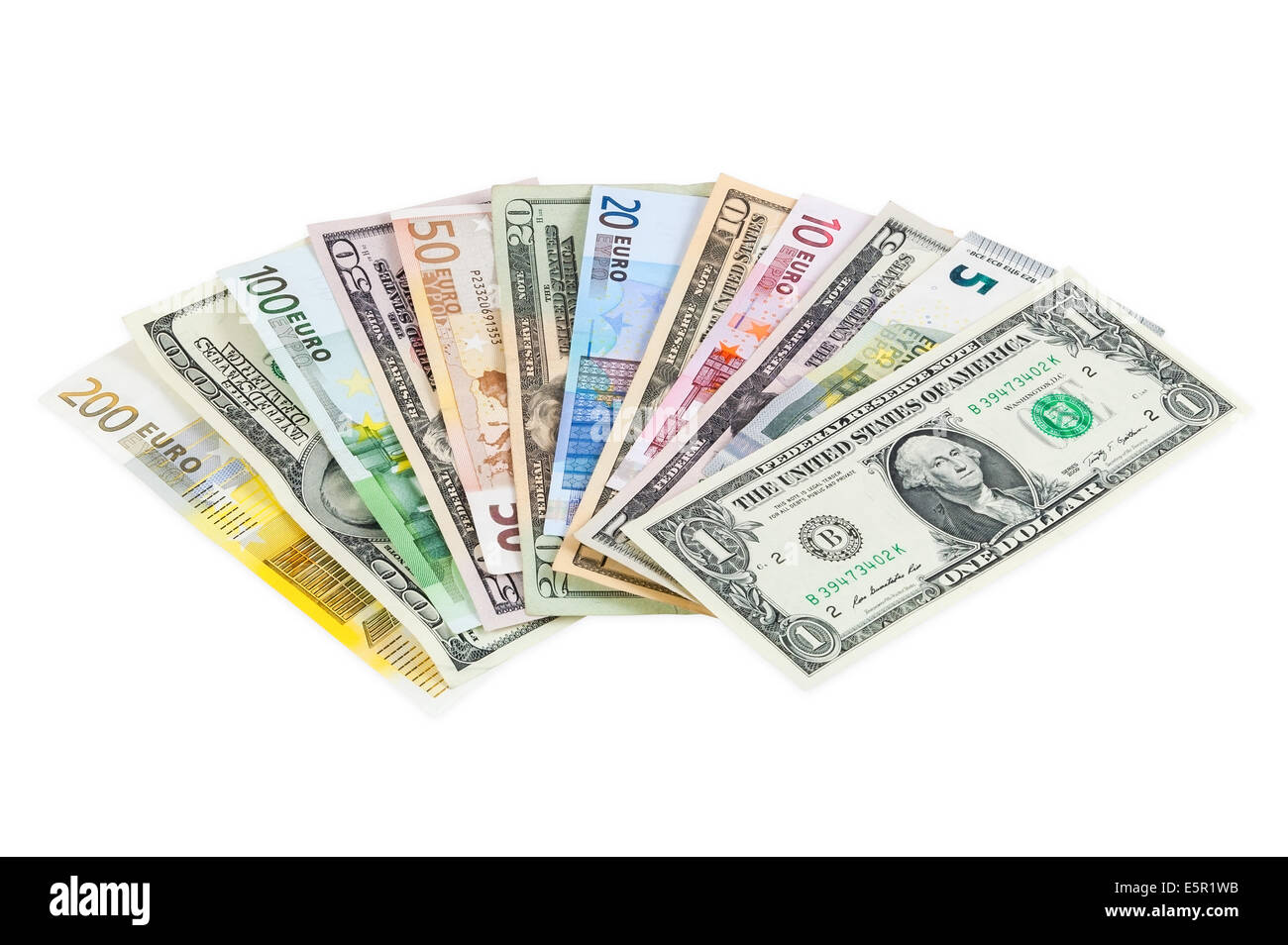 Dollar und Euro-Banknoten isoliert auf weißem Hintergrund mit Beschneidungspfad Stockfoto