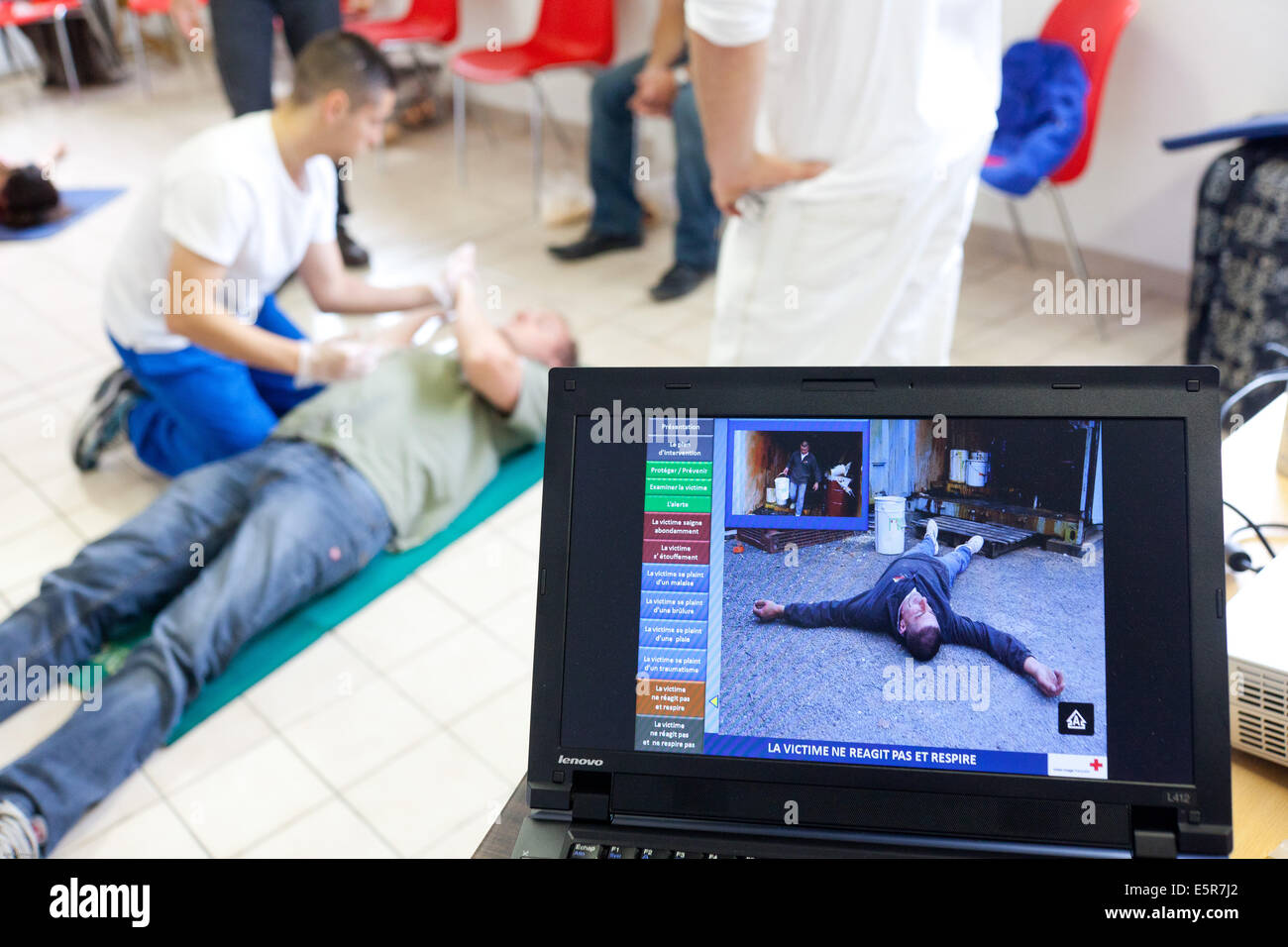 Erste-Hilfe-Schulungen durch das französische Rote Kreuz gegeben. Stockfoto
