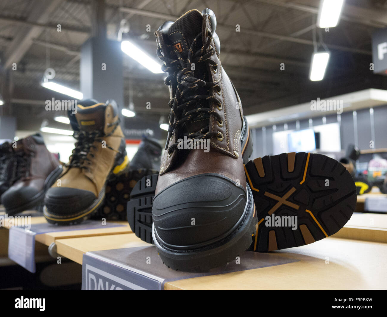 Männer Leder Stiefel Shop-Anzeige Stockfoto