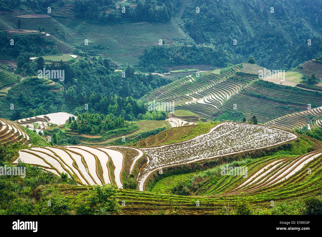 Dorf auf Yaoshan Berg in Guangxi, China. Stockfoto