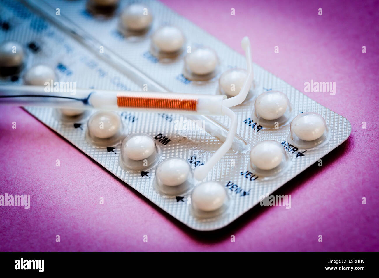 Empfängnisverhütende Pillen und IUD Verhütungsmittel. Stockfoto