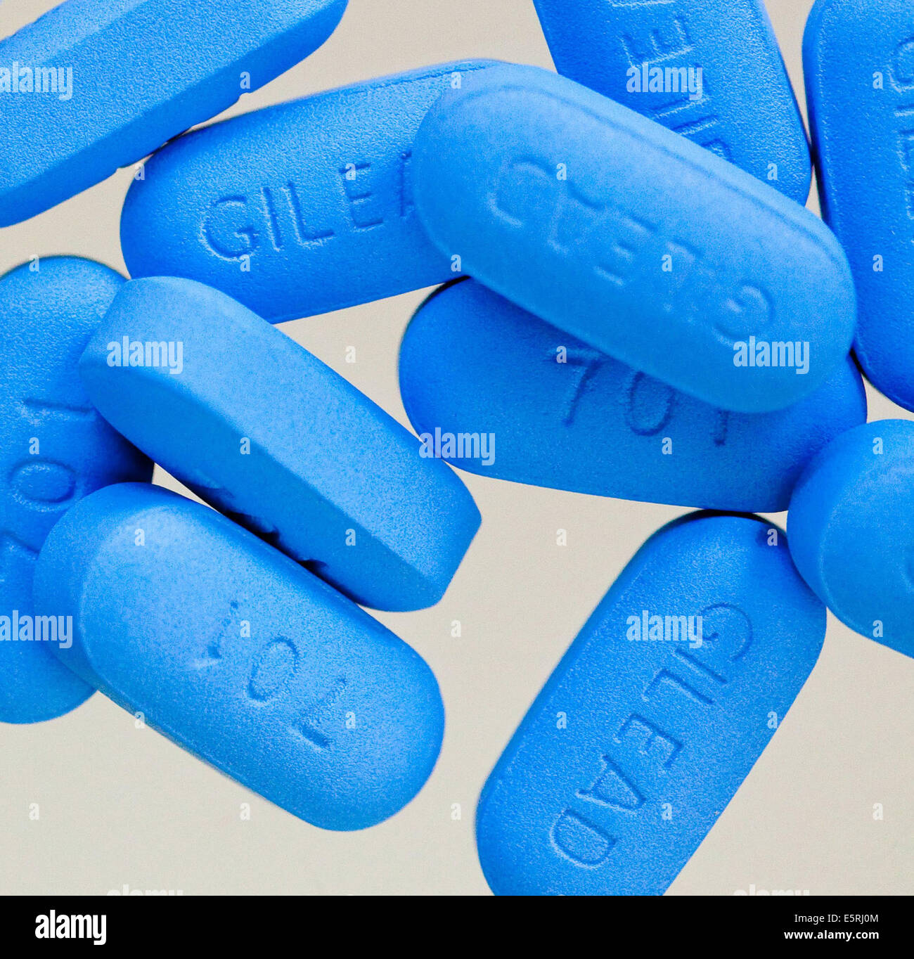 AIDS-Therapie: Truvada® (Entricitabine, Ténofovir, Disoproxil) Tabletten. Stockfoto