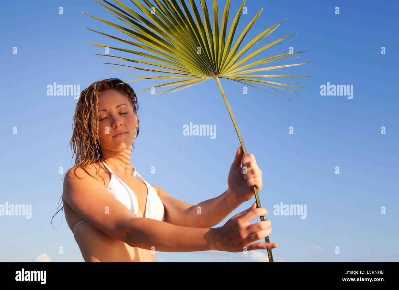 Frau am Strand im Bikini in Key West, Florida, USA Stockfoto