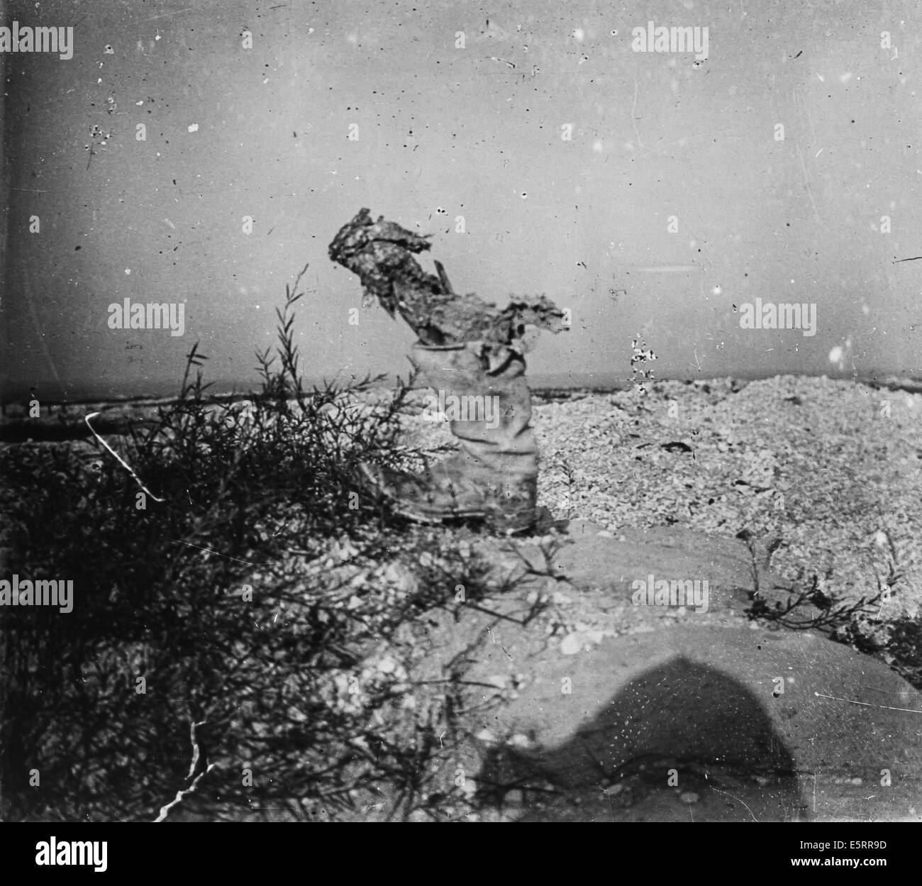 Menschliche Überreste eines deutschen Soldaten auf einem Schlachtfeld in 1917. Stockfoto