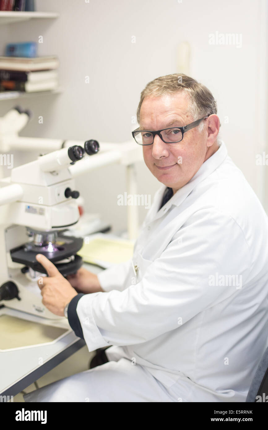 Professor Romain Gherardi, Inserm U955 Forschungsdirektor, Spezialist für macrophagic Myofasciitis, Leiter der Abteilung für Histologie, Stockfoto