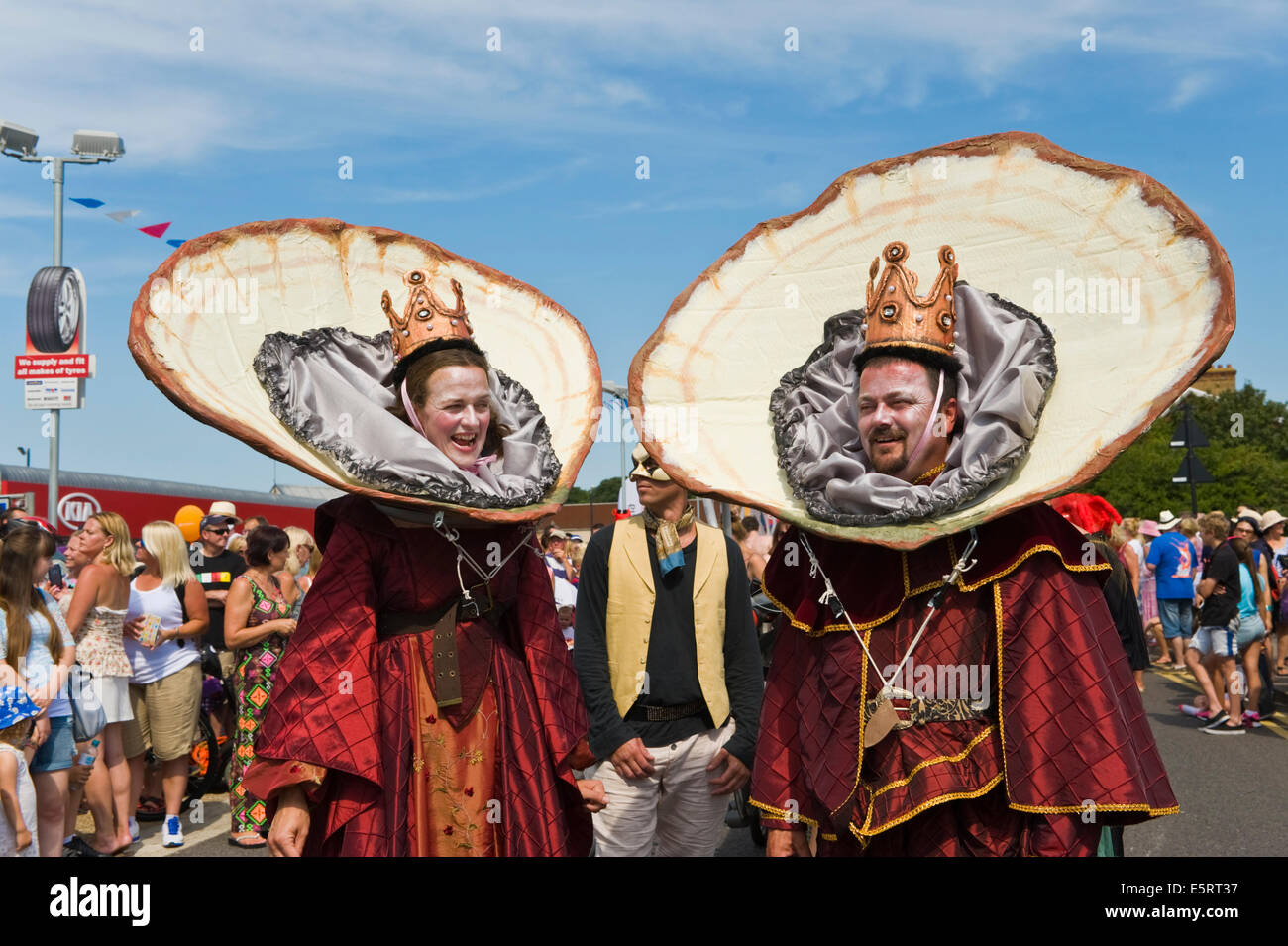 Austern-König & Königin in Parade am Whitstable Oyster Festival Kent England UK Stockfoto