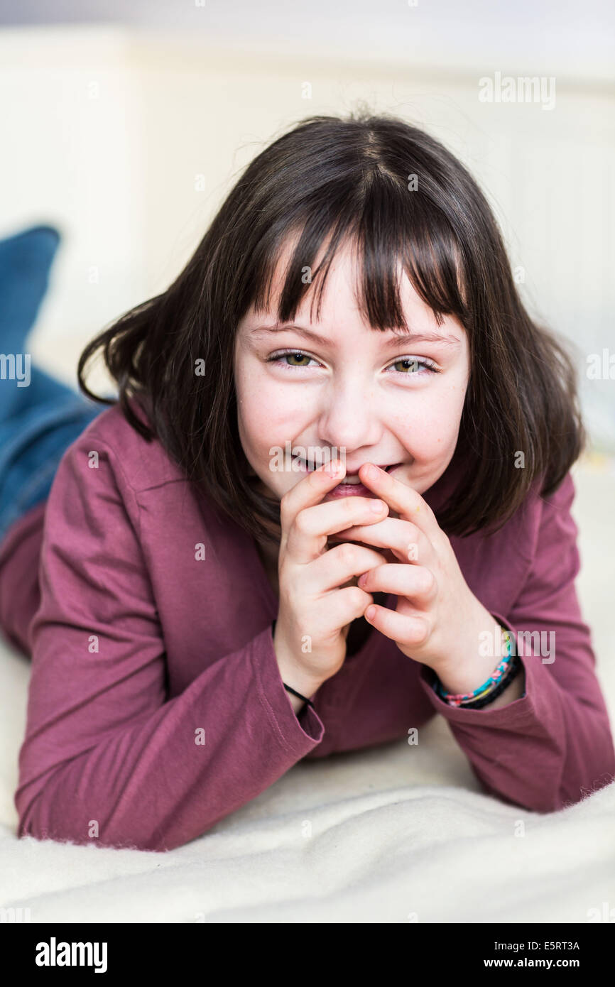 9-Jahr-altes Mädchen Lachen. Stockfoto