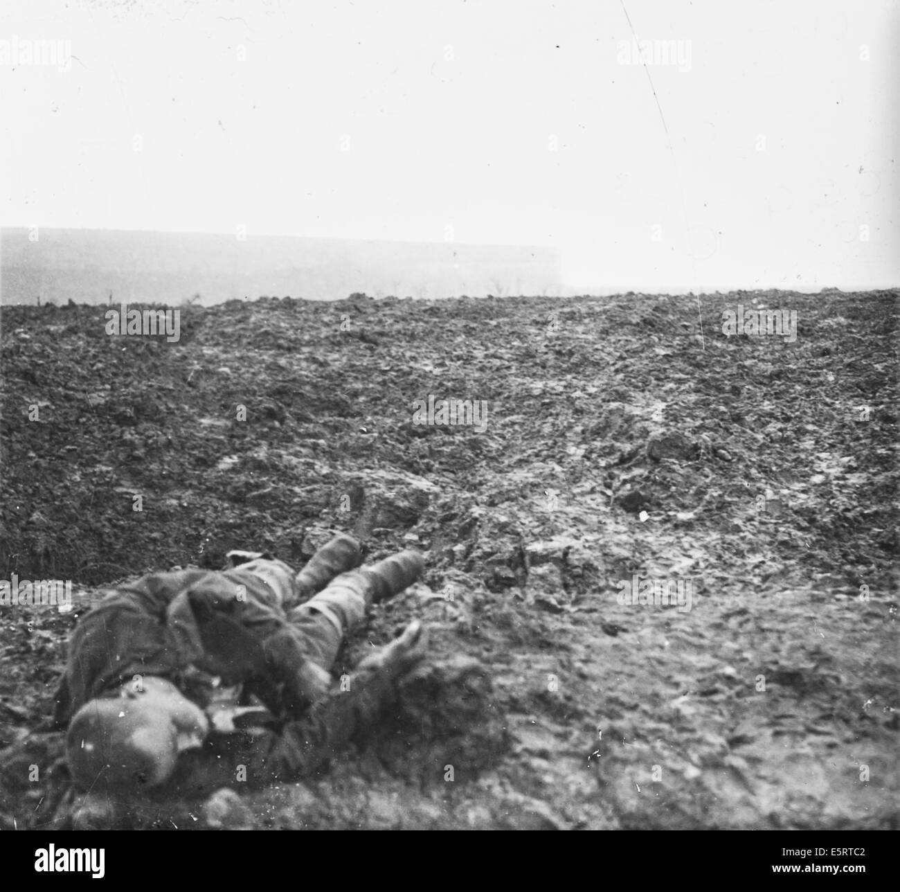 Toten Soldaten auf dem Schlachtfeld am Chemin des Dames, 1917, Aisne, Frankreich. Stockfoto