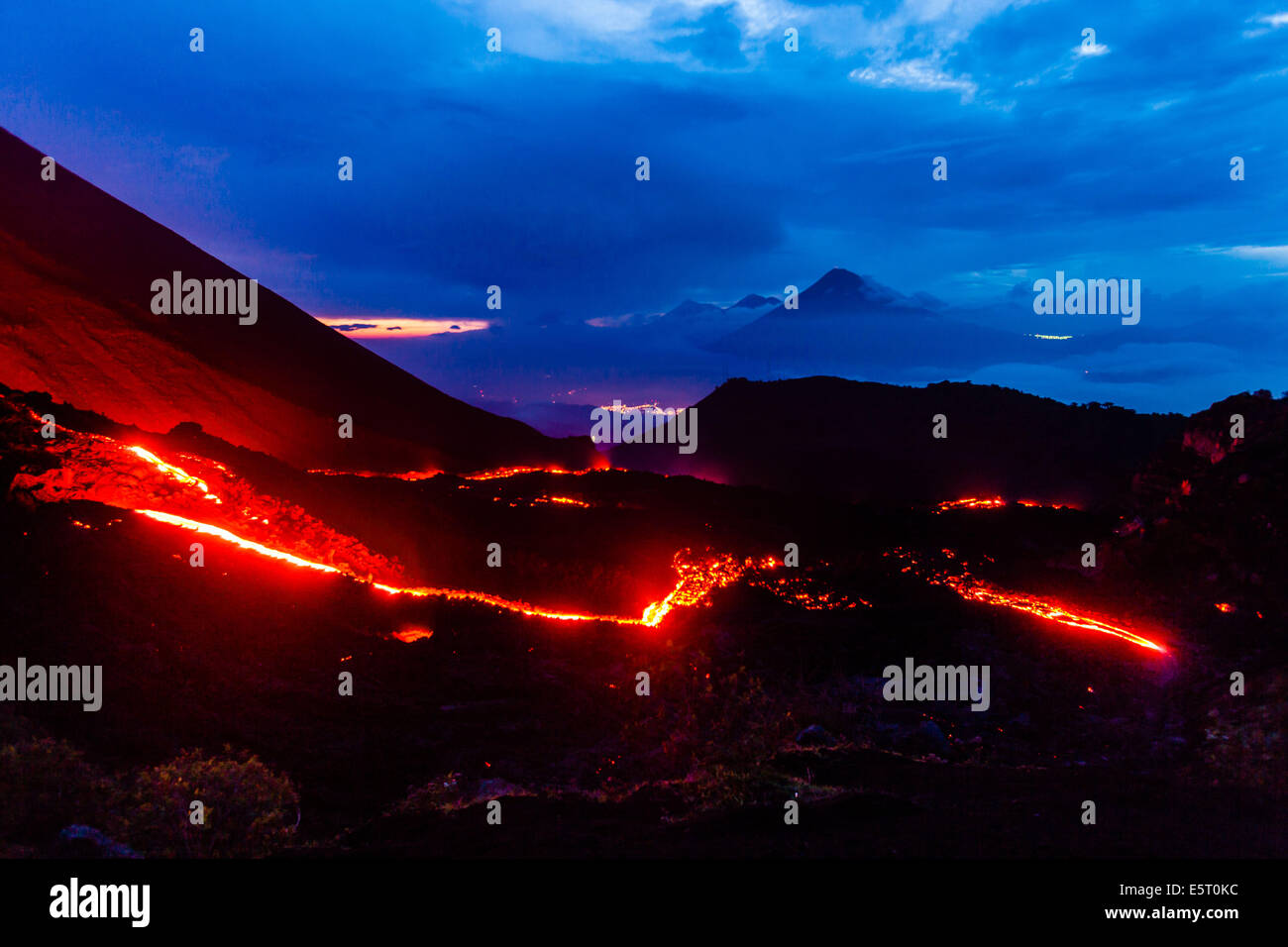 Ausbruch des Vulkans Pacaya, 2 552 m hoch, in der Nähe von Antigua, Guatemala. Stockfoto Ausbruch des Vulkans Pacaya, 2 552 m hoch, in der Nähe von Antigua, Guatemala. Stockfoto