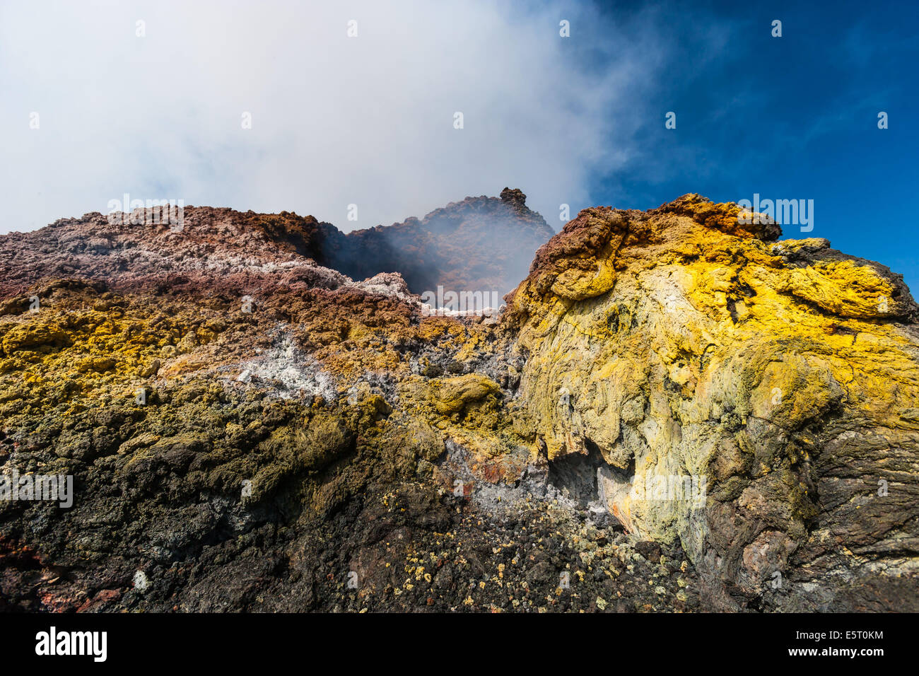 Schwefel raucht und Felsen von der Pacaya, 2 552 m hohen aktiven Vulkan, in der Nähe von Antigua, Guatemala. Stockfoto Schwefel raucht und Felsen von der Pacaya, 2 552 m hohen aktiven Vulkan, in der Nähe von Antigua, Guatemala. Stockfoto