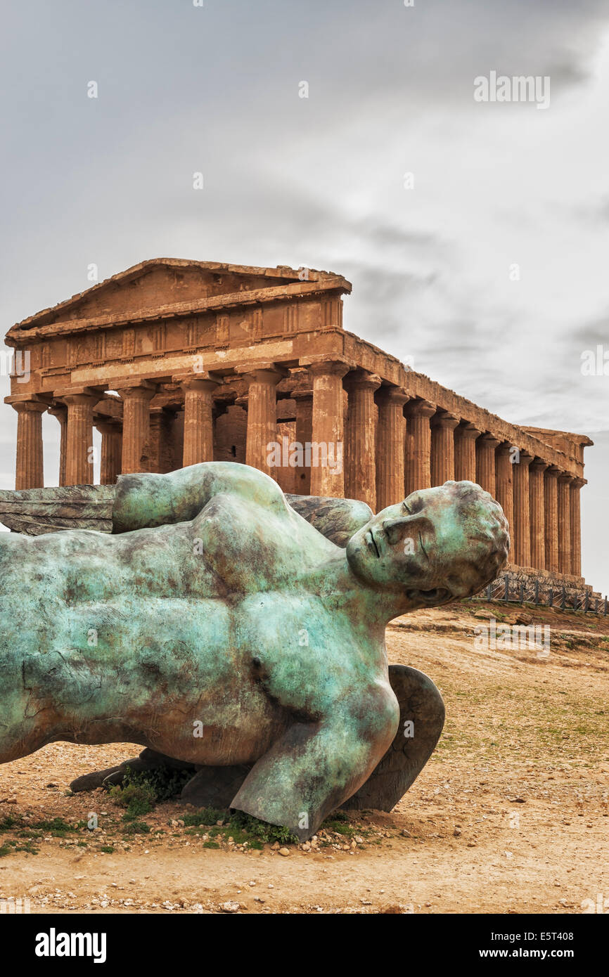 Der Tempel der Concordia entstand ca. 440 bis 430 v. Chr., Tal der Tempel, Valle dei Templi, Agrigento, Sizilien, Italien, Europa Stockfoto