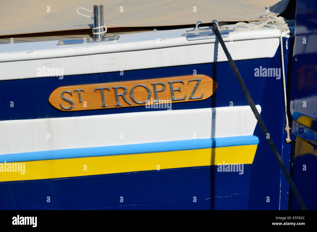 Saint Tropez traditionellen Holz- Boot oder Fischerboot im Hafen oder auf den Hafen von St. Tropez Var Provence Frankreich Stockfoto