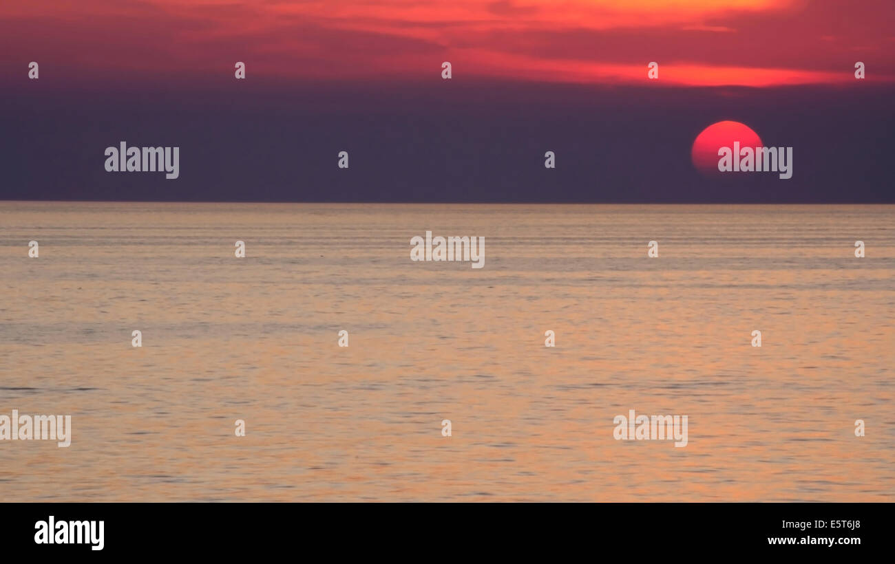 Sonnenuntergang an der Adria im Panorama-Format. Stockfoto
