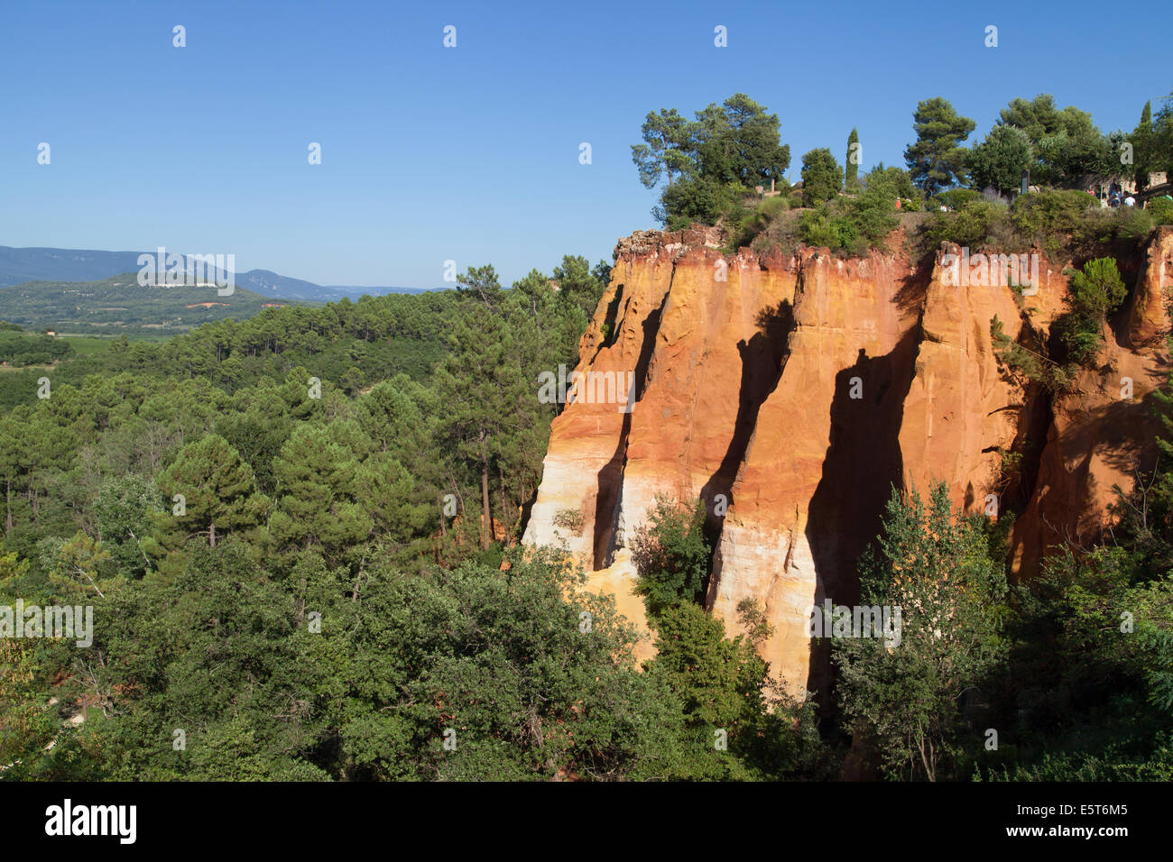 Ockerfarbenen Klippen im Roussillon, Luberon, Provence, Frankreich. Stockfoto