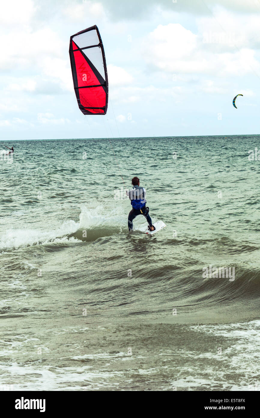 Kitesurfen, Worthing, West Sussex, UK. Stockfoto