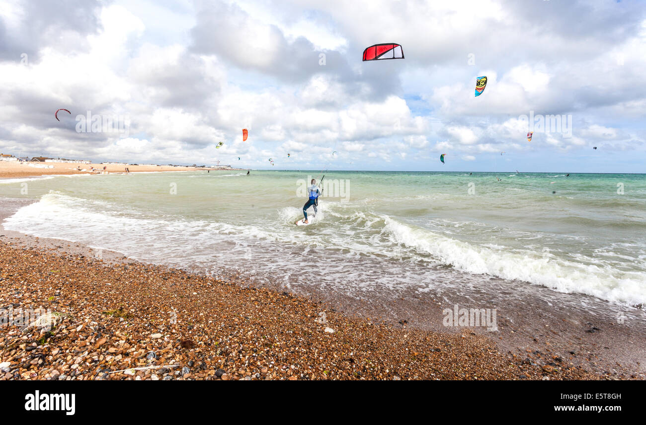 Kite-Surfen, Worthing, West Sussex, England, UK. Stockfoto