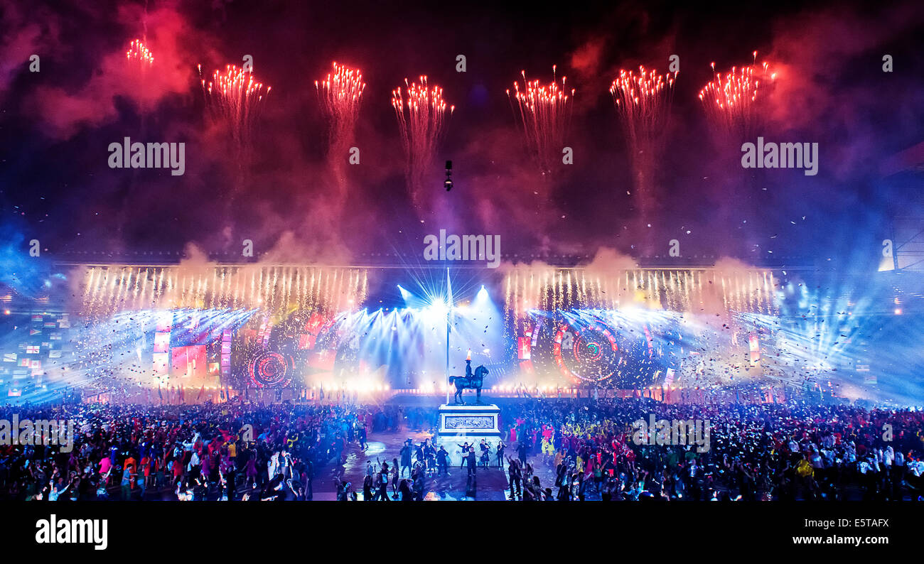 Feuerwerk im Celtic Park für die Eröffnungsfeier der 20. Commonwealth Games, Glasgow, Schottland am 23. Juli 2014. Stockfoto