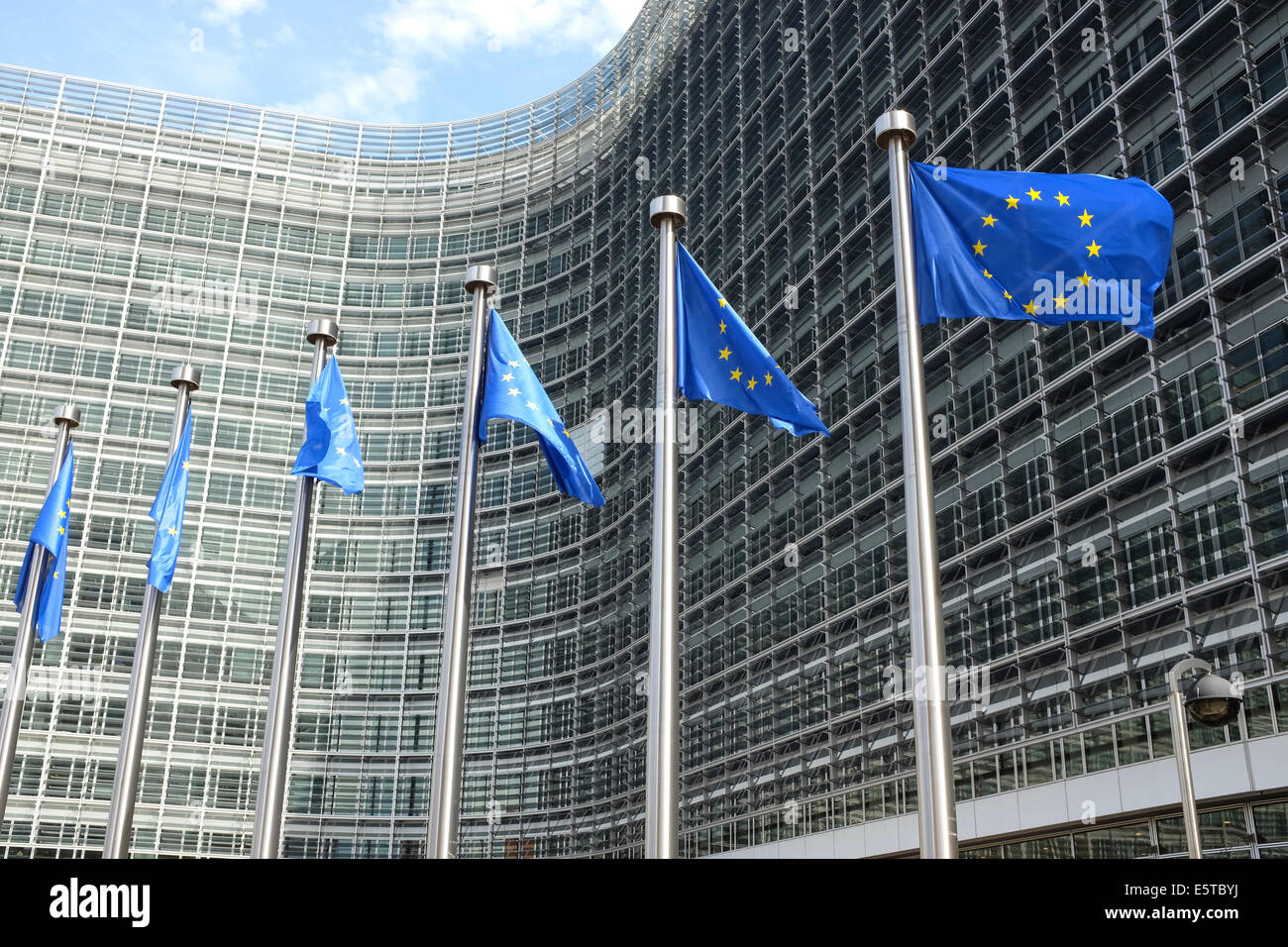 Europäische Union Flaggen vor dem Berlaymont-Gebäude (Europäische Kommission), Wetstraat 200, Brüssel, Belgien Stockfoto