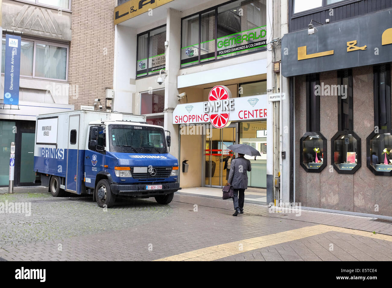 Gepanzertes Fahrzeug für den Transport der Sicherheit im jüdischen Viertel in Antwerpen, Belgien Stockfoto