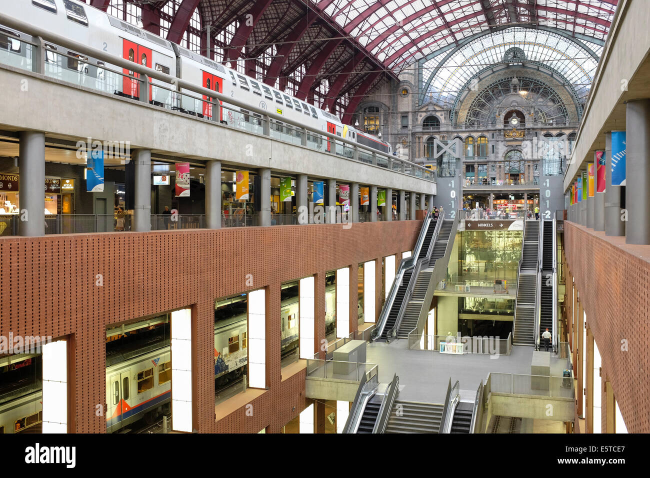 Antwerpen-Centraal (Antwerpen zentral) ist der Hauptbahnhof in der Stadt Antwerpen, Belgien Stockfoto