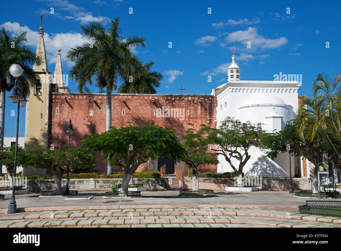 Die Kirche Santa Ana und Parque Santa Ana Merida Yucatan Mexiko Stockfoto