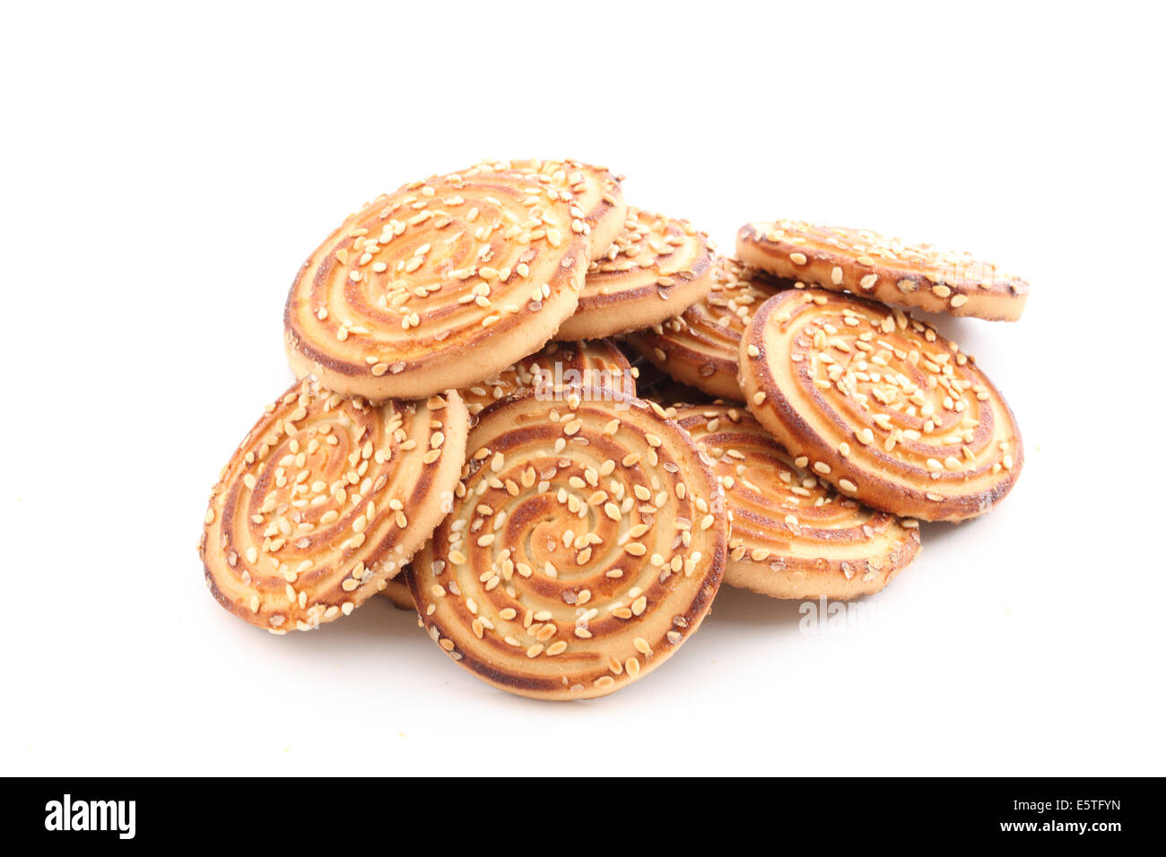 Sesam Cookies auf weißem Hintergrund Stockfoto