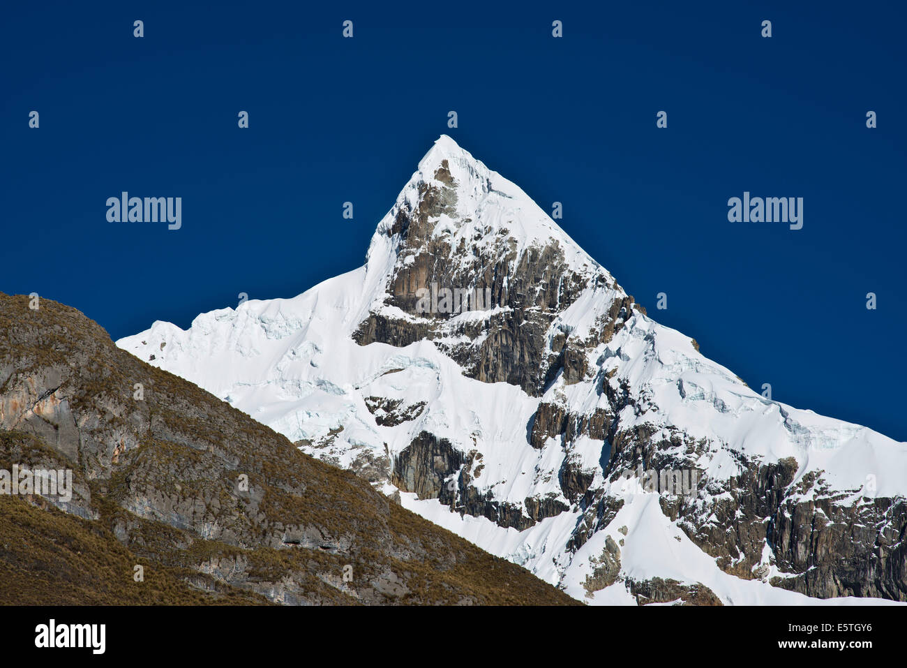 Gletschern, schneebedeckten Mt Trapecio, Cordillera Huayhuash Gebirge, Nord-Peru, Peru Stockfoto