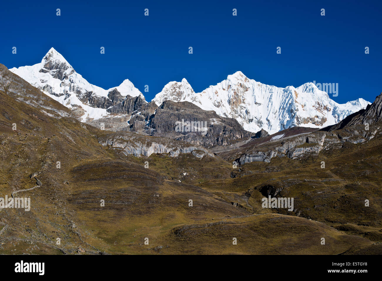 Gletschern, schneebedeckten Mt Trapecio und Mt Nevados Jurau, Cordillera Huayhuash Gebirge, Nord-Peru, Peru Stockfoto