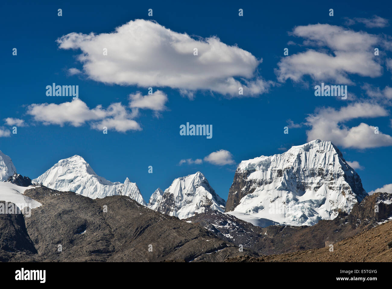 Gletschern, schneebedeckten Gipfeln, Mt Nevado Trapecio auf das Recht, Cordillera Huayhuash Gebirge, Nord-Peru, Peru Stockfoto