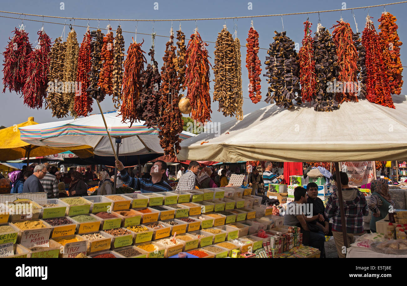 Bunte Gewürz stall Selçuk Open-Air-Markt Türkei Stockfoto