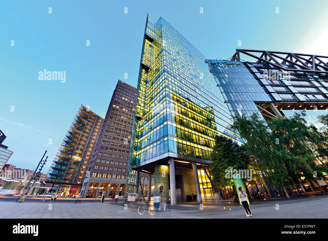 Deutschland, Berlin: Nächtlicher Blick auf die moderne Architektur am Potsdamer Platz Stockfoto