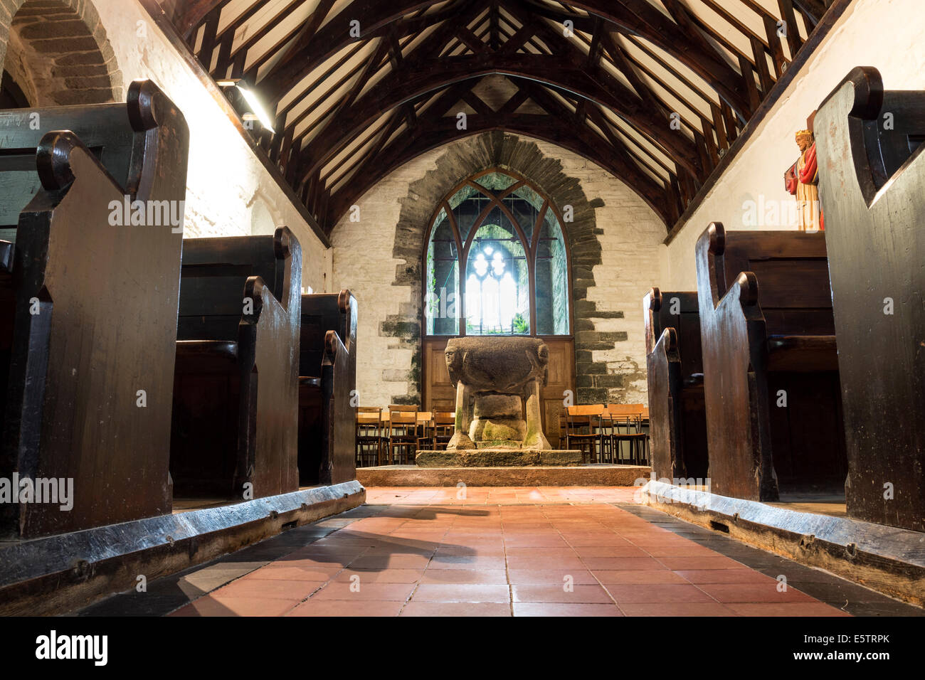 Innenraum der Pfarrkirche Kirche von St Materiana Tintagel Cornwall England UK Stockfoto