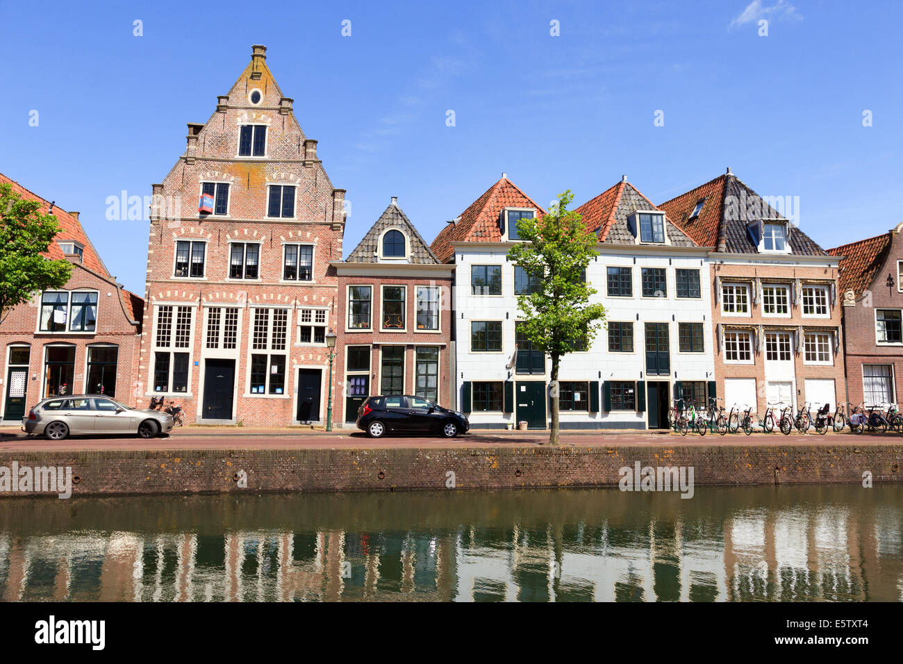 Altes Haus auf den Hafen von der niederländischen historischen Stadt Hoorn. Stockfoto