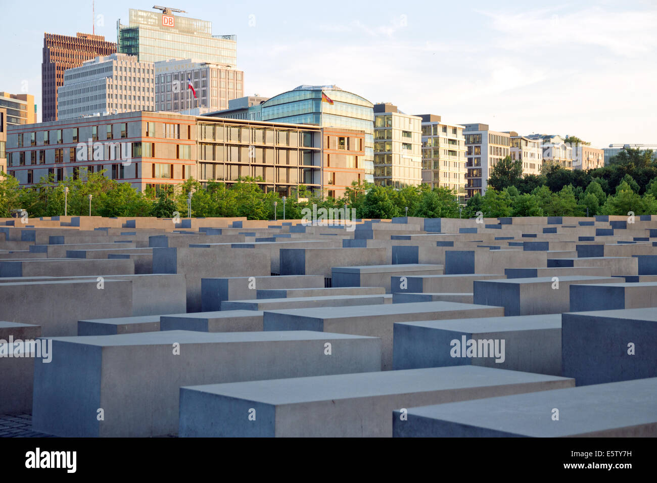 Denkmal für die ermordeten Juden Europas (Holocaust-Mahnmal) in Berlin ...