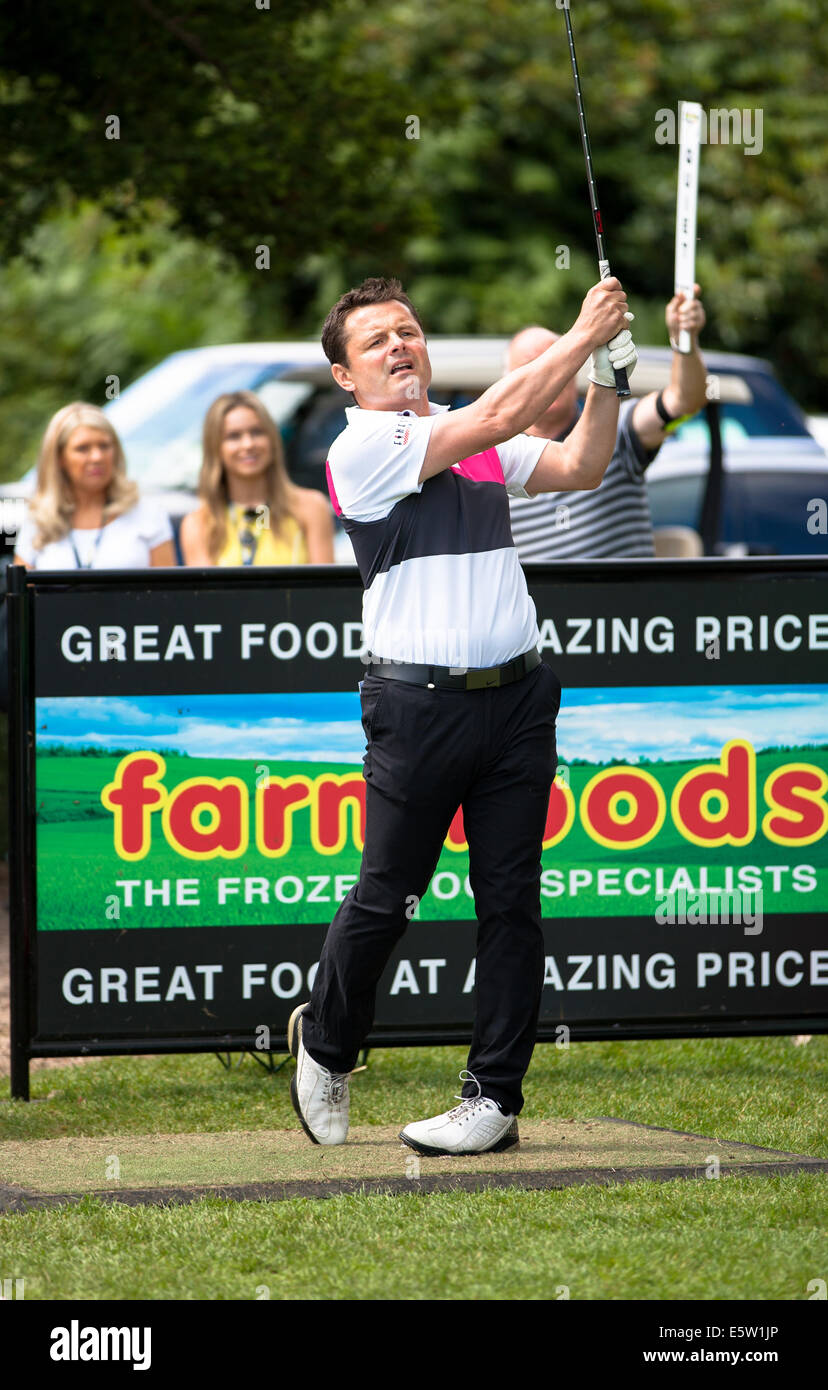 Chris Hollins in Nailcote Hall in Warwickshire, UK. 6. August 2014.  Auf dem Bauernhof Lebensmittel britische Par-3-Meisterschaft in der Nailcote Hall in Warwickshire uk für Profi, Amateur und prominente Credit: Steven Reh/Alamy Live News Stockfoto