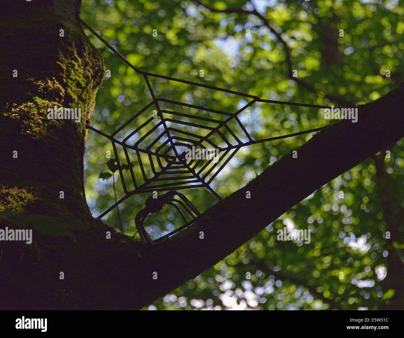 S ist für die Spinne. Alphabet-Skulpturenweg, Serpentin Woods, Fjällflanken, Kendal, Cumbria, England, Vereinigtes Königreich, Europa. Stockfoto