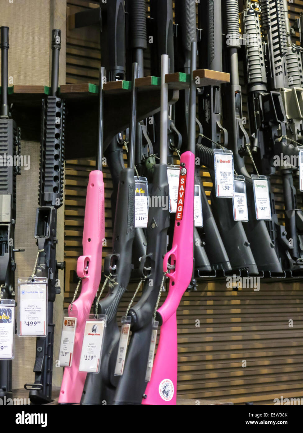 Gewehr Gang, Cabela's Sporting Goods Store in Missoula, MT, USA Stockfoto
