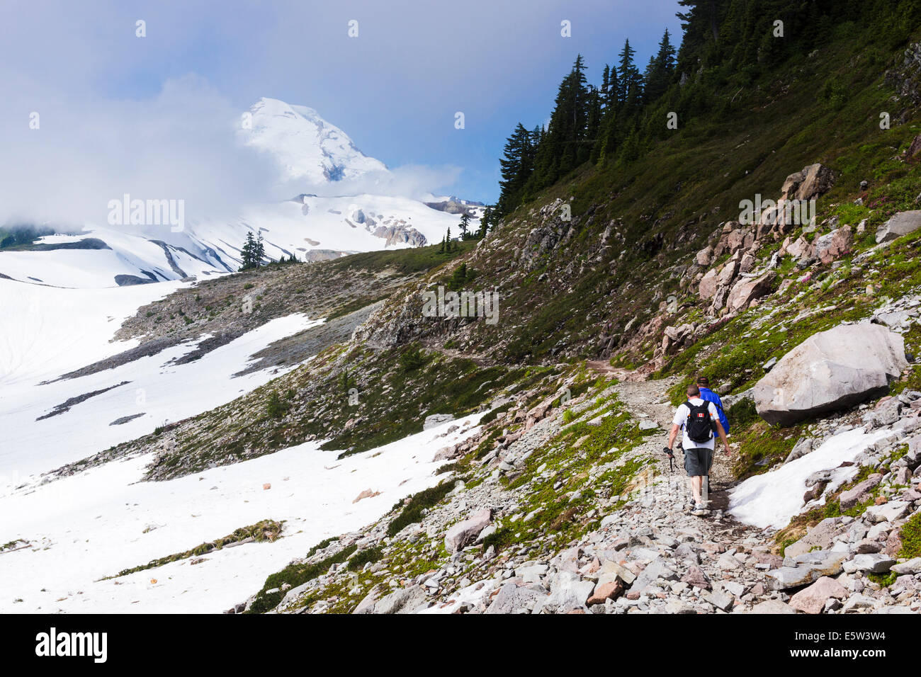 Wanderer auf Kette Seenweg. Mt. Baker-Snoqualmie National Forest, Washington, Vereinigte Staaten. Stockfoto