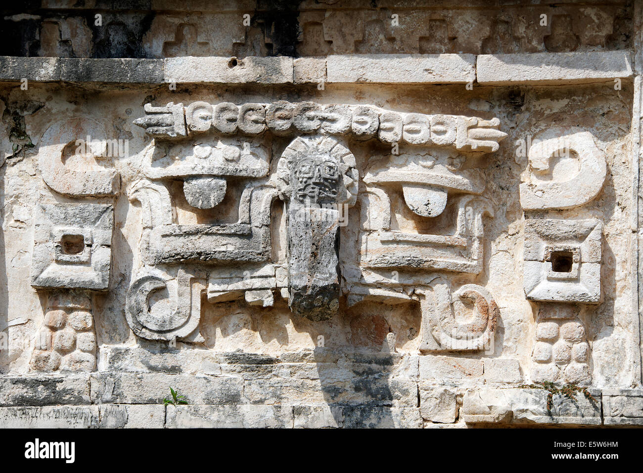 Steinschnitzereien Las Monja oder Nonnenkloster Chichen Itza Yucatan Mexiko Stockfoto