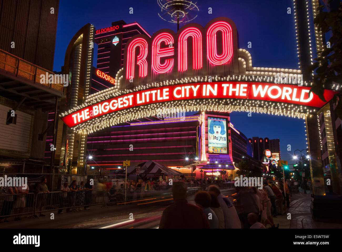 Reno-Zeichen. Größte kleine Stadt der Welt. Spektakuläre Lichter von Reno, Nevada. Ikonisches Reno-Zeichen Stockfoto