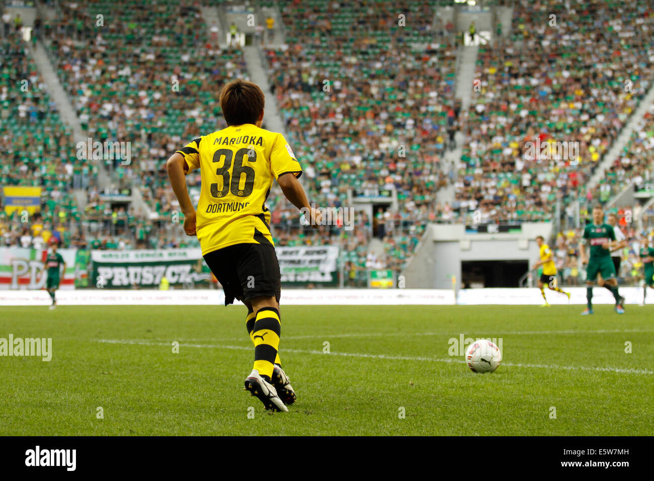 Stadion Wroclaw Breslau Polen 6 August 2014 Freundlichen Fussballspiel Zwischen Wks Slask Wroclaw Grune Hemden Und Borussia Dortmund Gelbe Trikots Im Stadion Wroclaw In Breslau Polen Mitsuru Maruoka 36 Credit Piotr Zajac Alamy