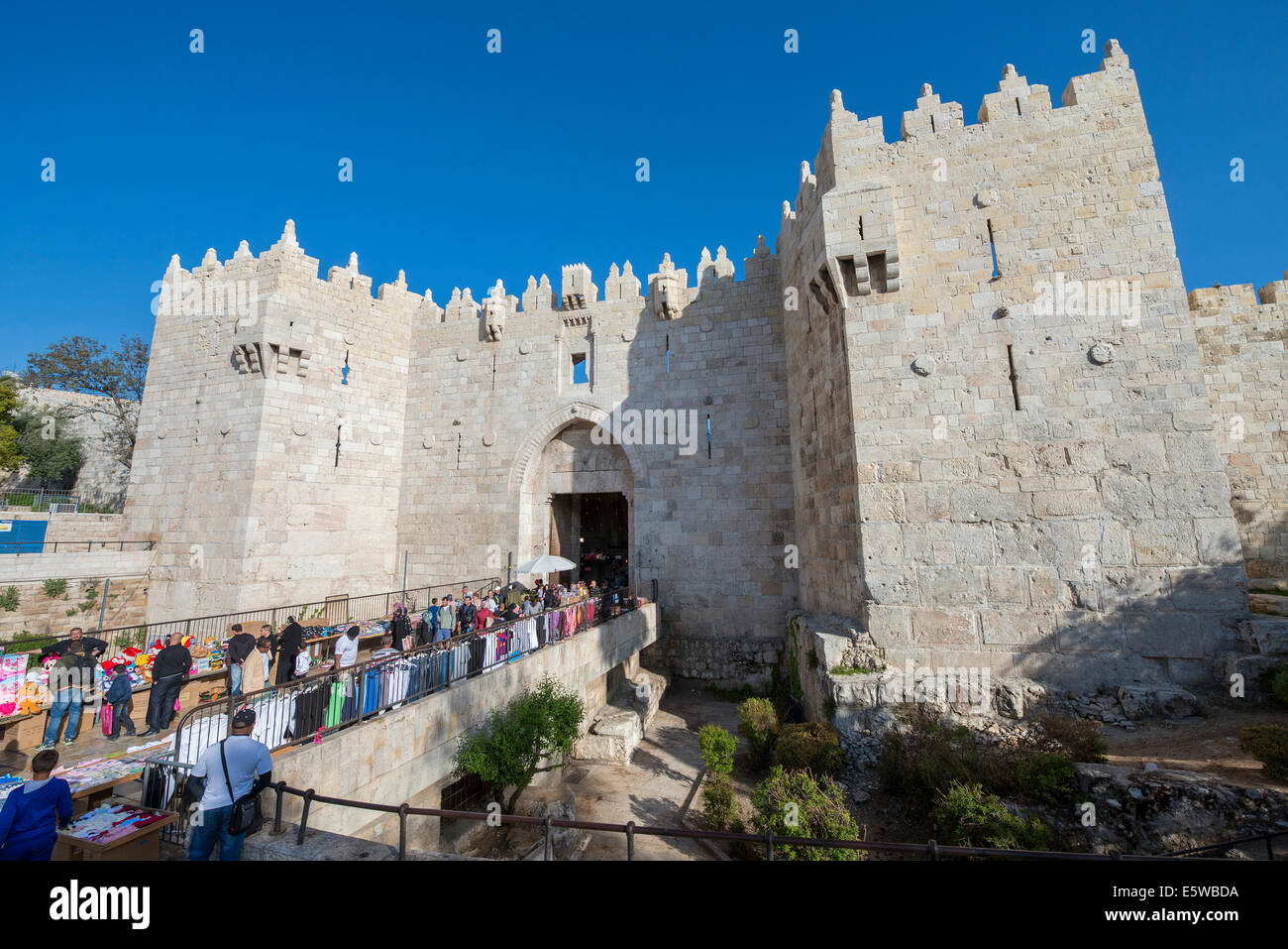 Freien Markt außerhalb Damaskus-Tor, ist einer der Haupteingänge, die Altstadt von Jerusalem. Stockfoto