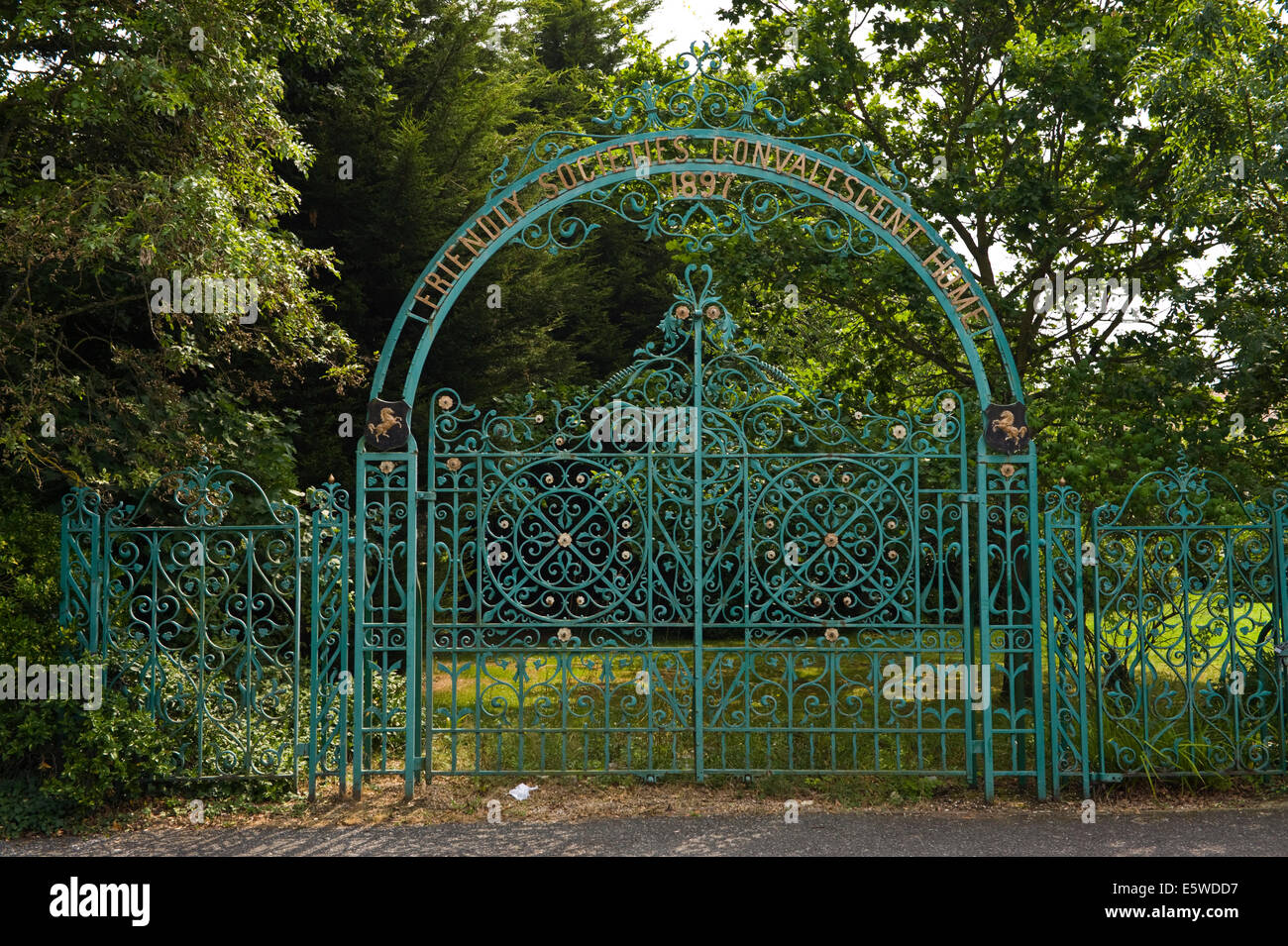 Viktorianische dekorative Tore am Friendly Societies Rekonvaleszenten nach Hause datiert 1897 bei Beltinge in der Nähe von Herne Bay Kent England UK Stockfoto