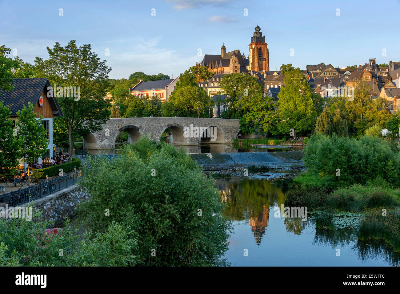 Wetzlarer Dom, alte Brücke Lahn, Lahn Fluss, Altstadt, Wetzlar, Hessen, Deutschland