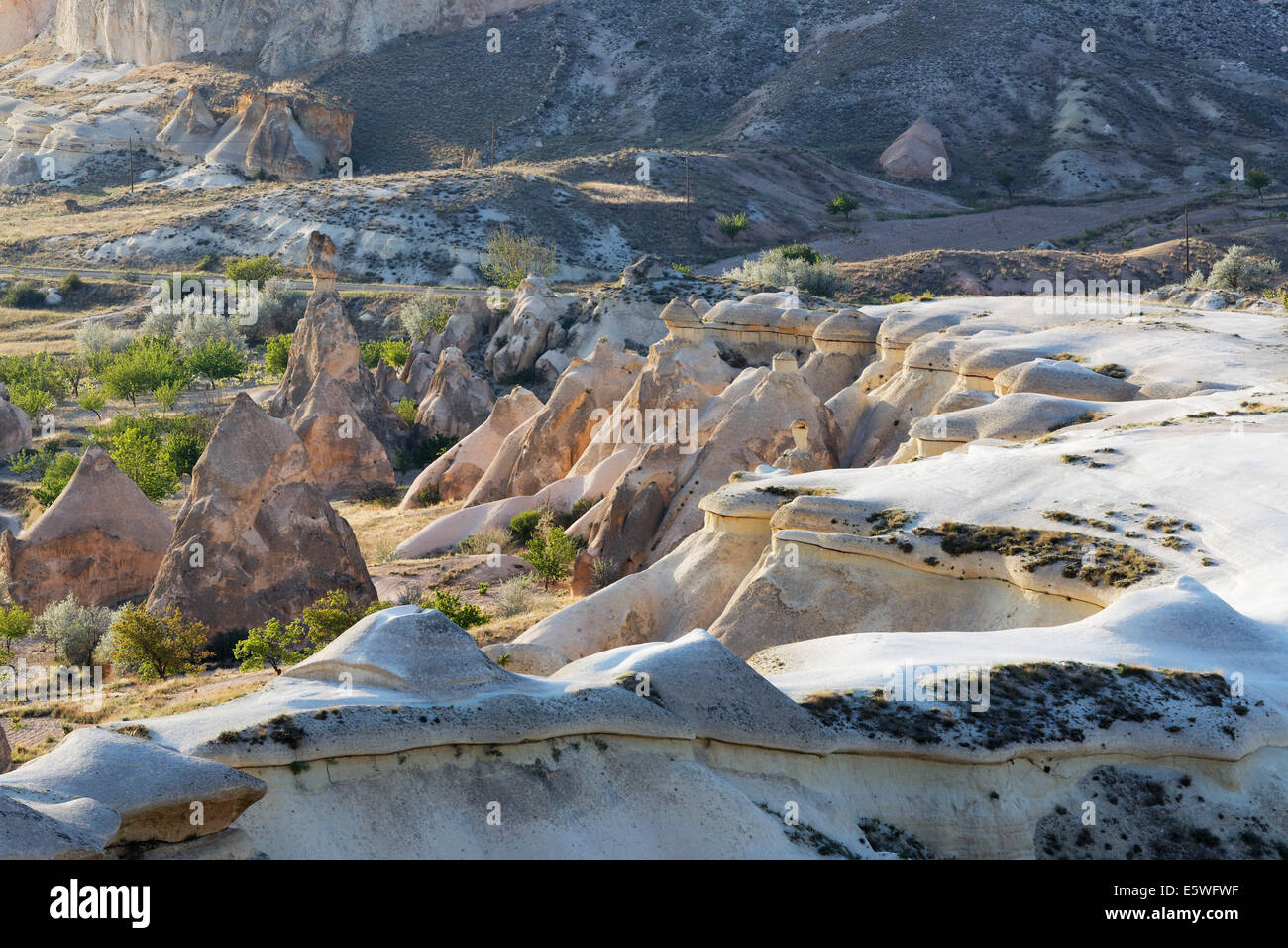 Kalktuff-Formationen, Tal der Mönche, Pasabagi, Nationalpark Göreme, Kappadokien, Zentralregion Anatolien, Anatolien, Türkei Stockfoto